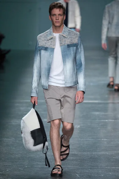 Look 12